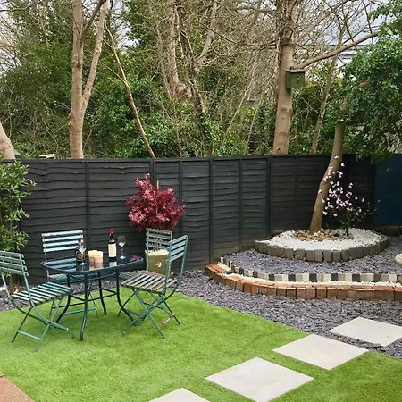 1 Bed Cottage-Museum View-Garden-Free Parking Weybridge Exteriér fotografie
