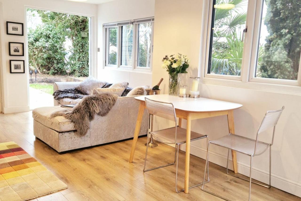 1 Bed Cottage-Museum View-Garden-Free Parking Weybridge Exteriér fotografie