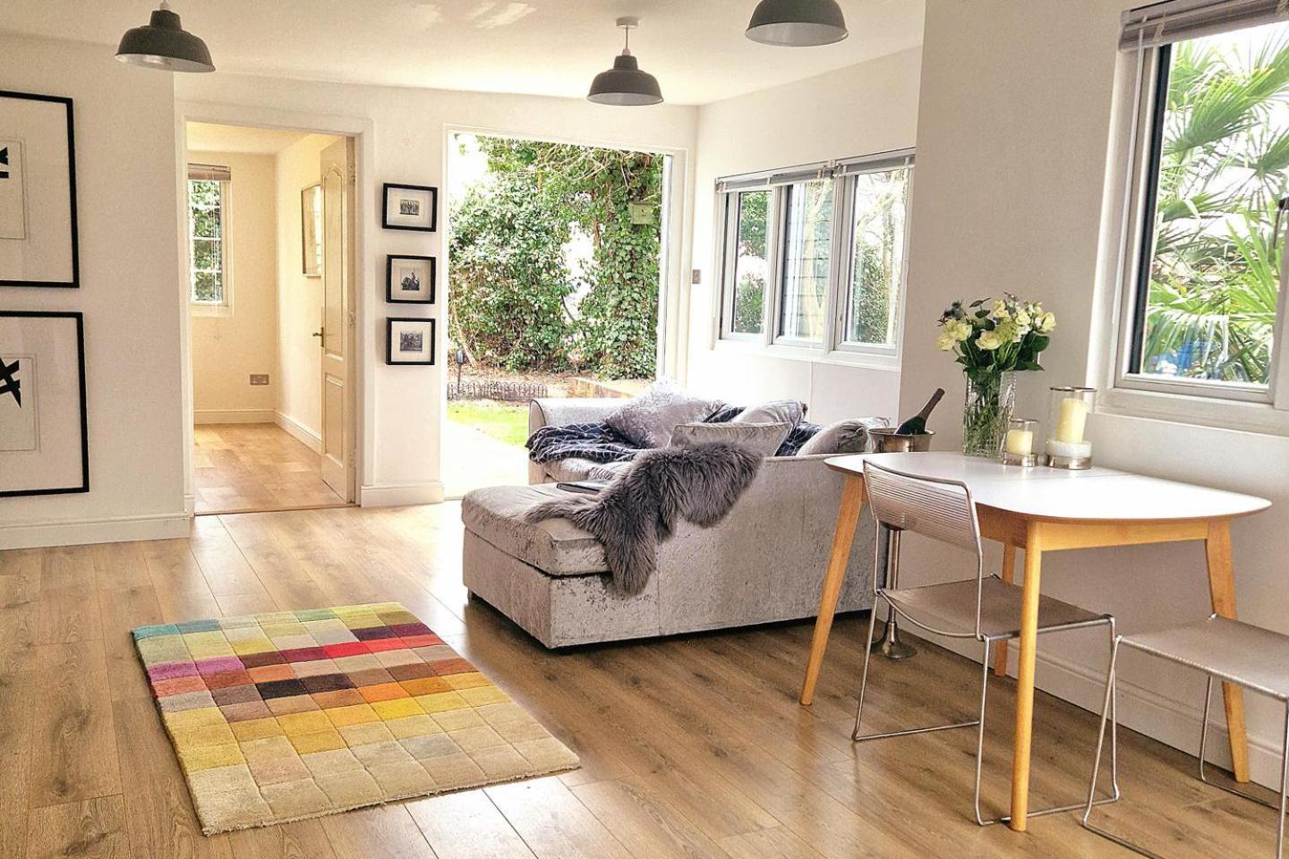 1 Bed Cottage-Museum View-Garden-Free Parking Weybridge Exteriér fotografie